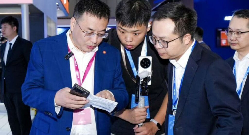 Xiaomi executives accidentally leaked Xiaomi 15 design