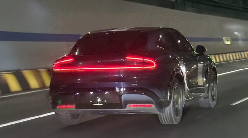 More spy photos of the Xiaomi YU7 SUV have been revealed