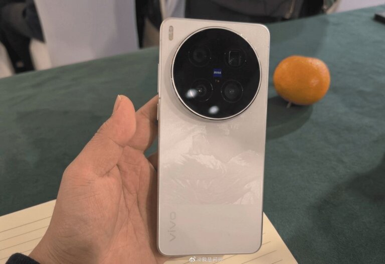 Vivo X300 Ultra hands-on images reveal front design and massive 6,600mAh battery