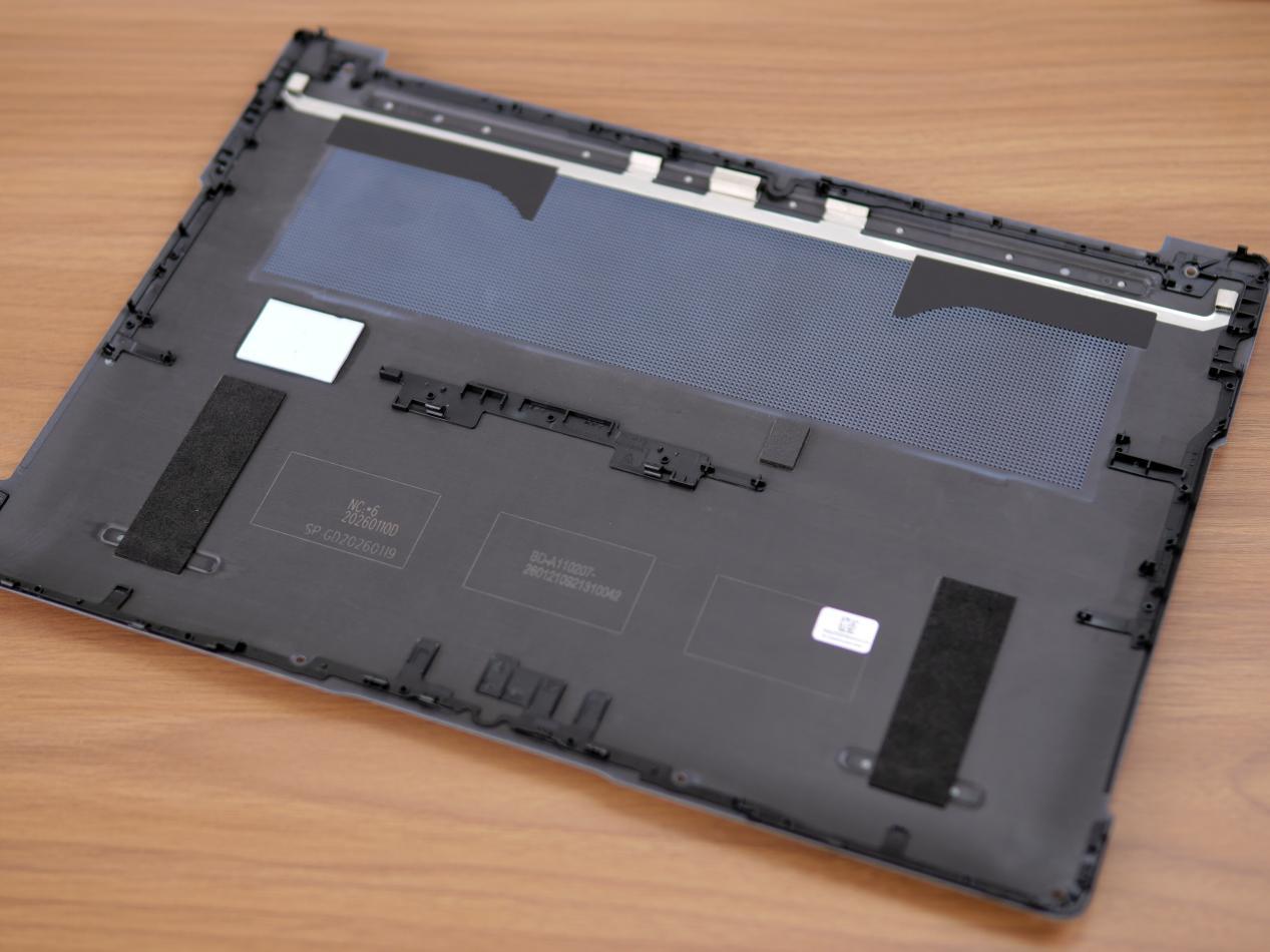Xiaomi Book Pro 14 Review: The Ultimate 1-Kilogram Windows Laptop is Finally Here 13 Xiaomi Book Pro 14 Build Quality 1