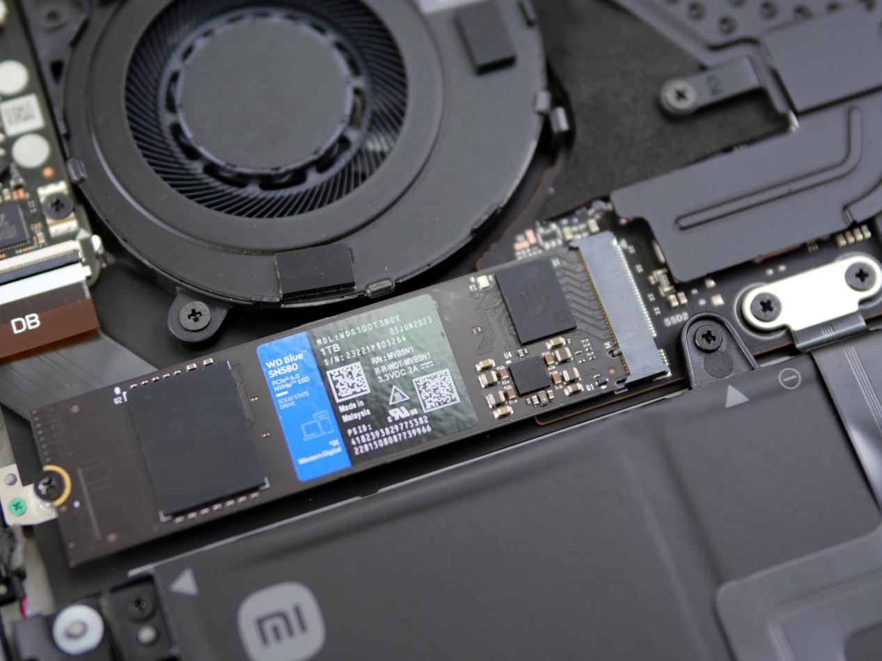Xiaomi Book Pro 14 Review: The Ultimate 1-Kilogram Windows Laptop is Finally Here 26 Xiaomi Book Pro 14 Hardware 2