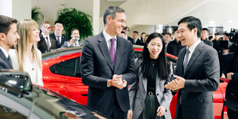 Xiaomi muestra el crossover EV YU7 a los líderes mundiales