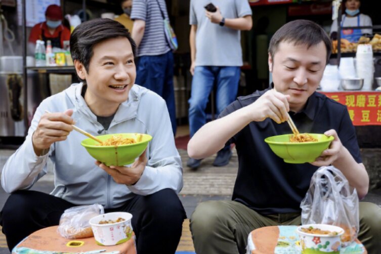 Lei Jun’s Wuhan Breakfast Vlog Goes Viral After Student’s Honest Reaction