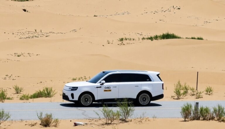 Clear View of Xiaomi N90 Max Hybrid Test Car Featuring Rooftop LiDAR Sensor