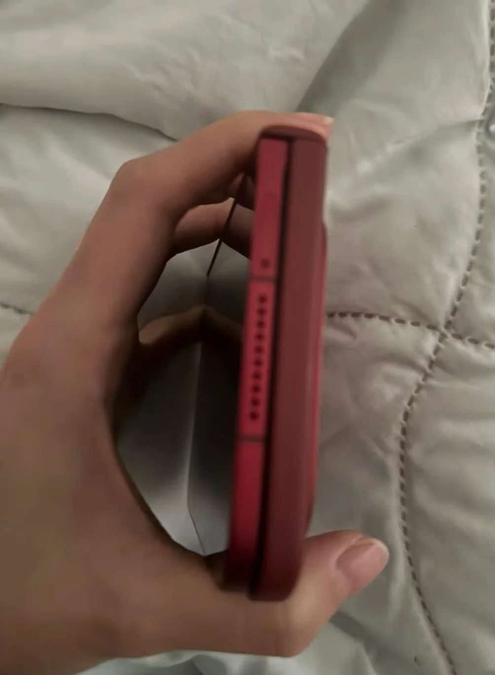 New Xiaomi 18 Fold images show horizontal rear camera and bold Cabernet Red 2 Xiaomoi 18 Fold 2